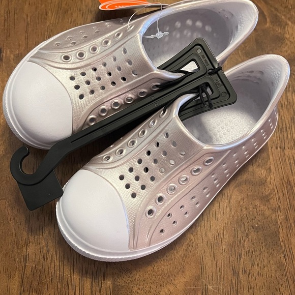 NWT Wonder Nation Eva Silver Slip-On Sneakers Girl Play Shoes Active Casual - Picture 4 of 5